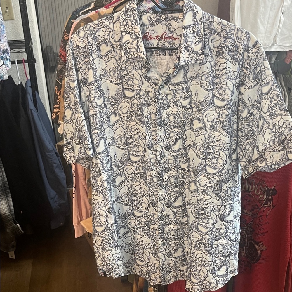 Robert Graham Blue and White Skull Print Casual SS Button Down Shirt